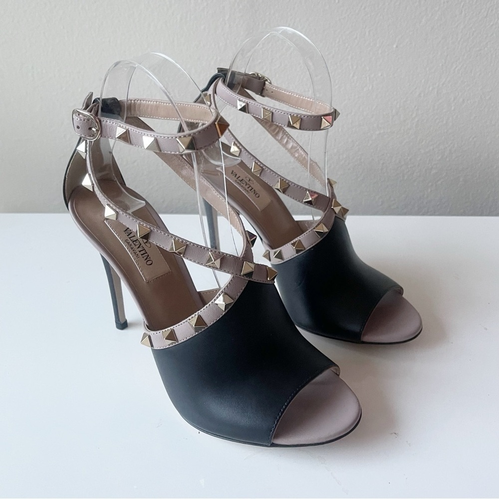 VALENTINO  Garavani Rockstud Ankle Strap Sandals Black Poudre Leather 36.5‎ Box - Picture 2 of 12